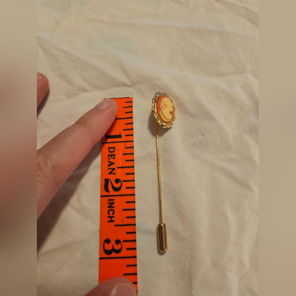 Vintage Goldtone Cameo Stickpin - Picture 3 of 3